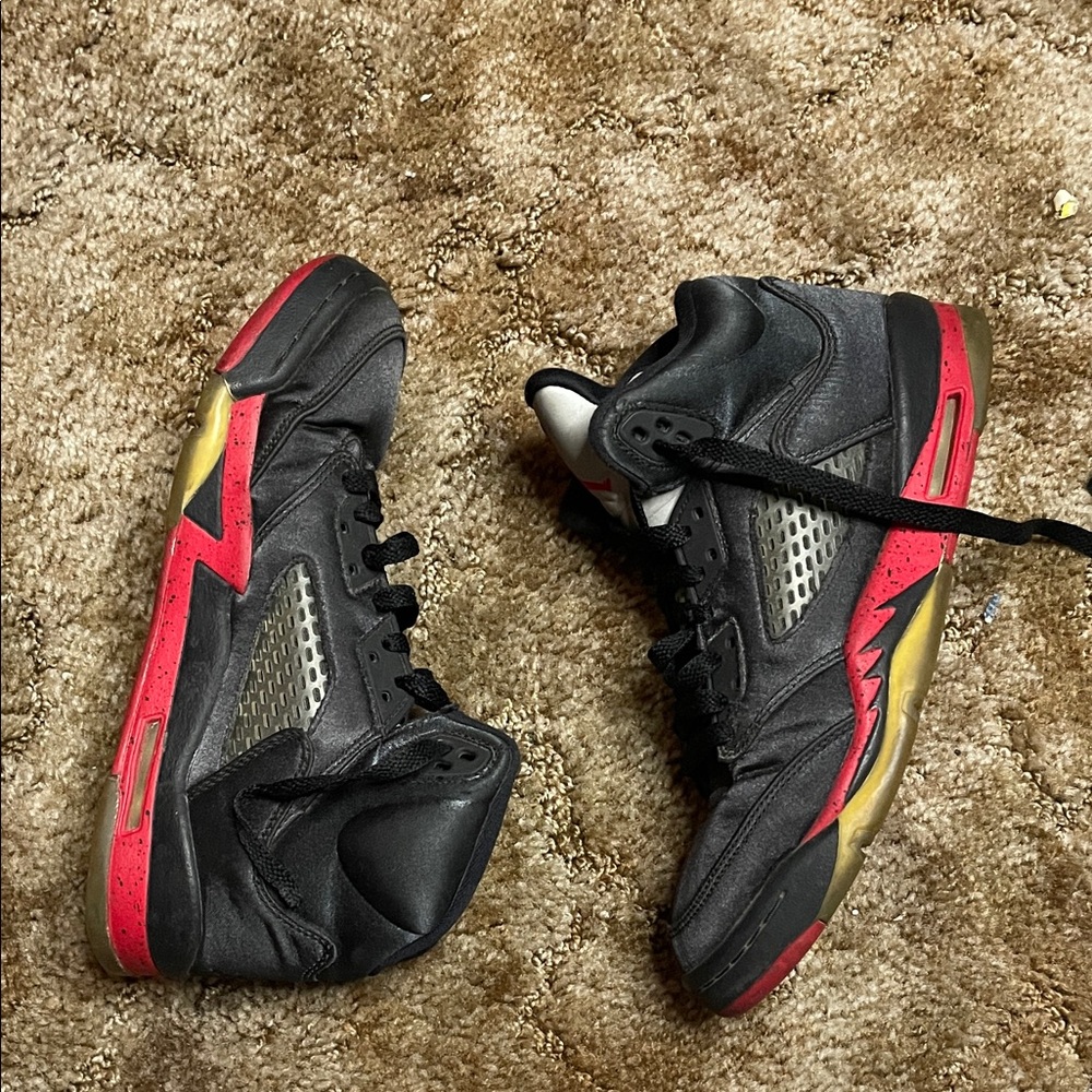 NIKE AIR‎ JORDAN 5 RETRO SATIN BRED BLACK RED SZ 6.5 Youth or 8 Woman’s